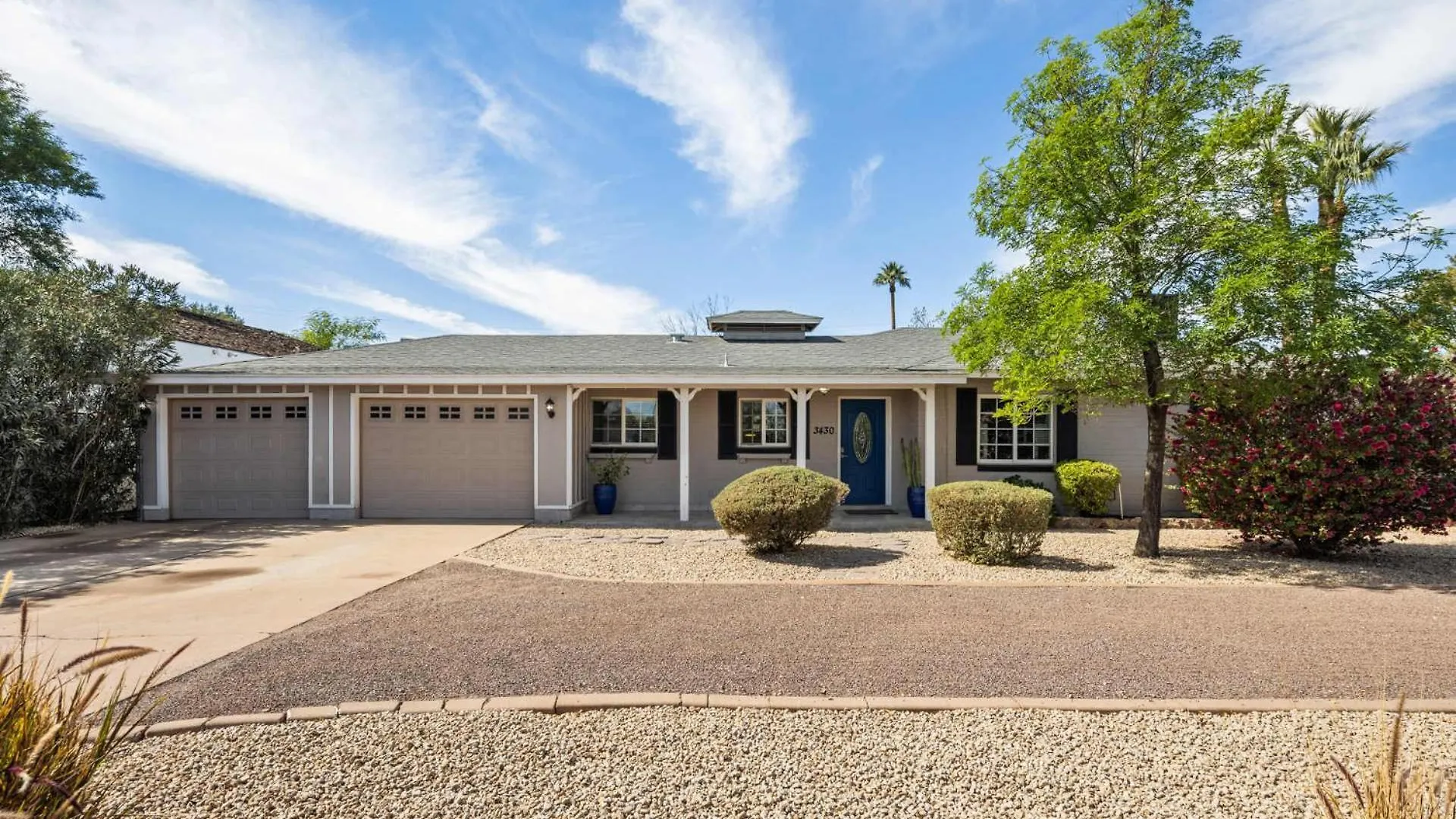 Royal Modern -Stylish Home with Casita and Grille Phoenix 0*,