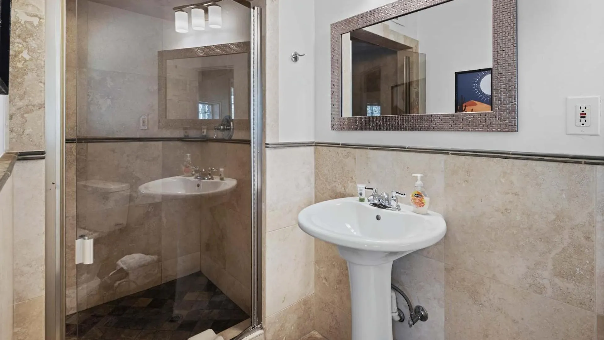 Royal Modern -Stylish Home with Casita and Grille Phoenix Holiday home