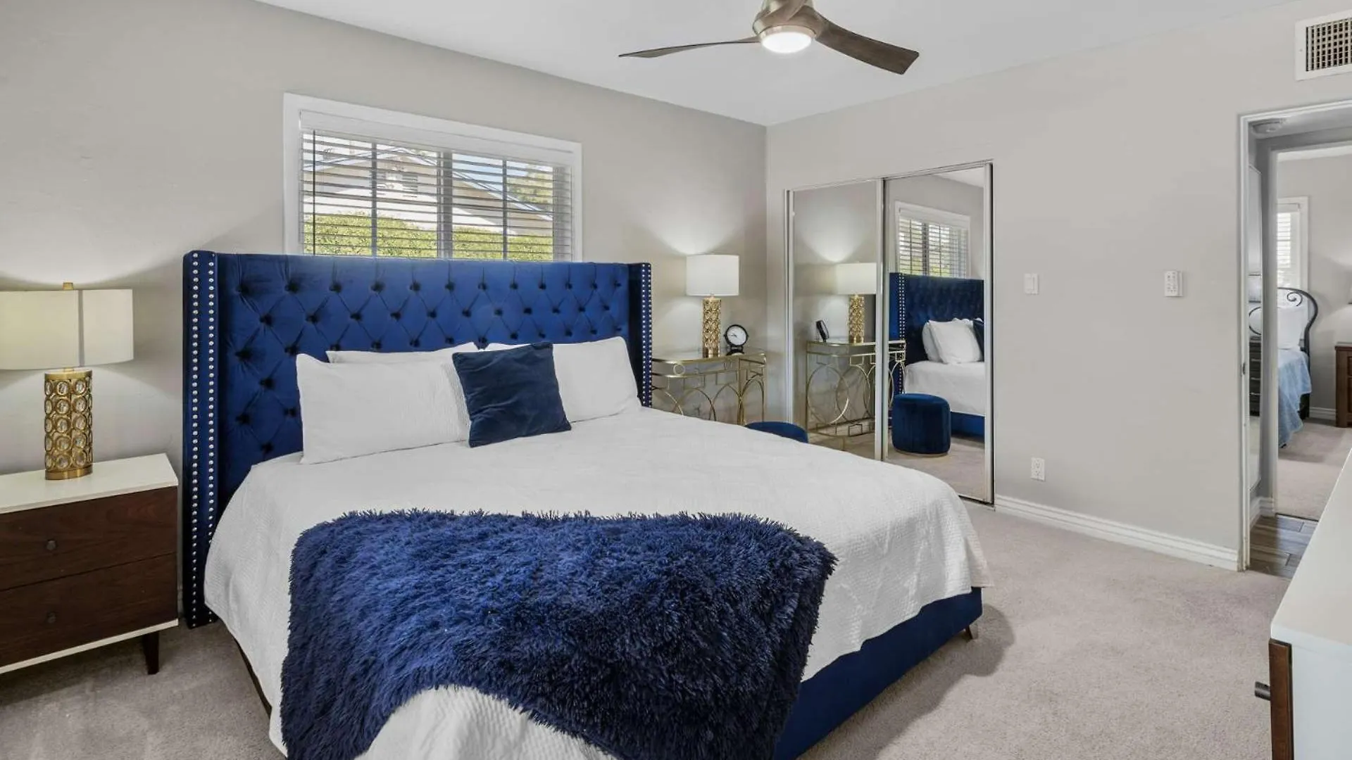 Royal Modern -Stylish Home with Casita and Grille Phoenix Holiday home