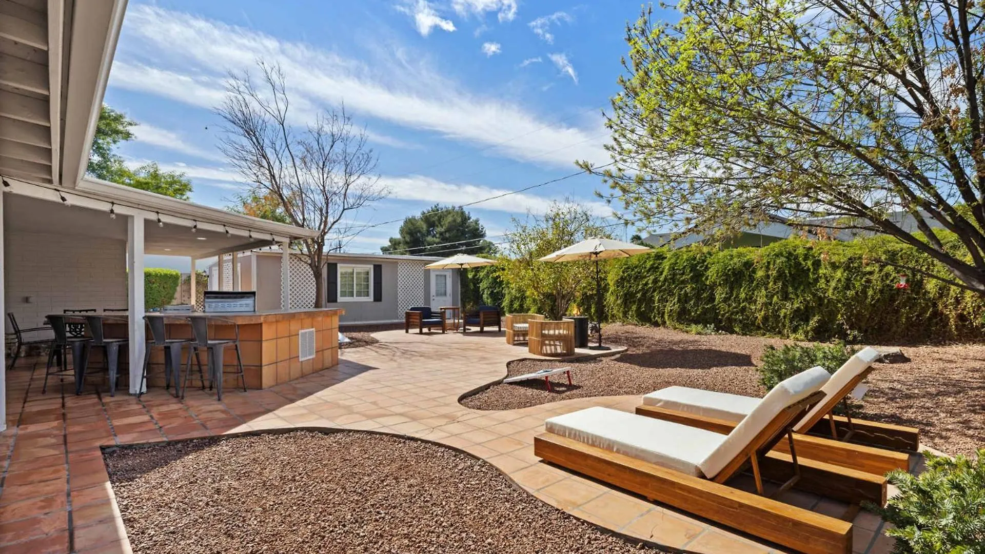 Royal Modern -Stylish Home with Casita and Grille Phoenix Holiday home